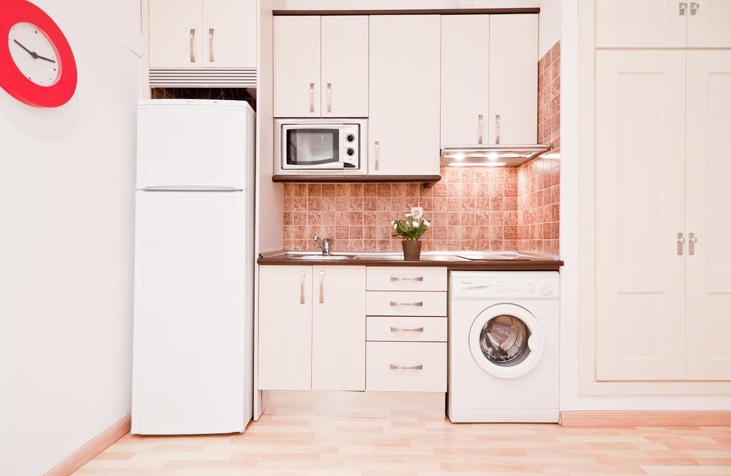 Apartamentos Puerta Del Sol I Мадрид Стая снимка