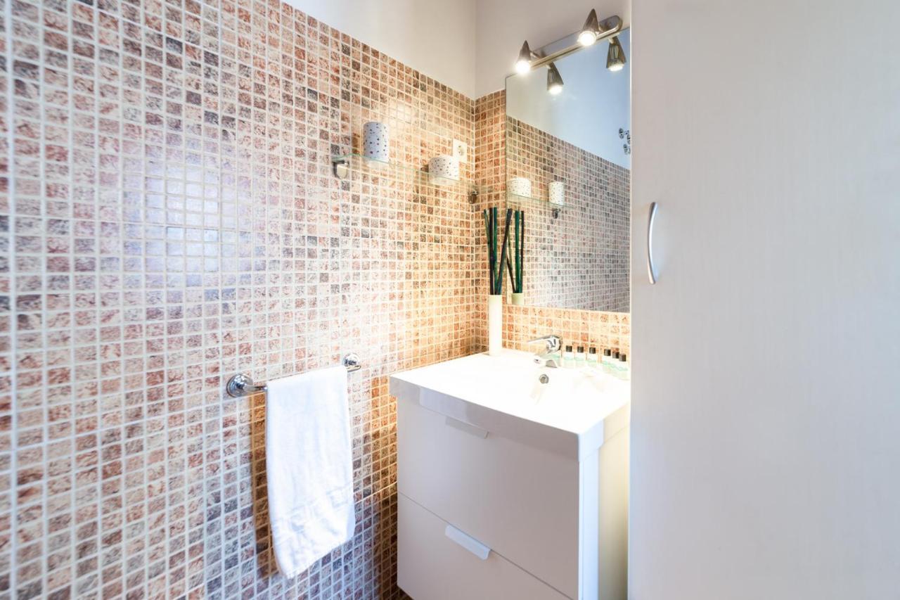 Apartamentos Puerta Del Sol I Мадрид Екстериор снимка