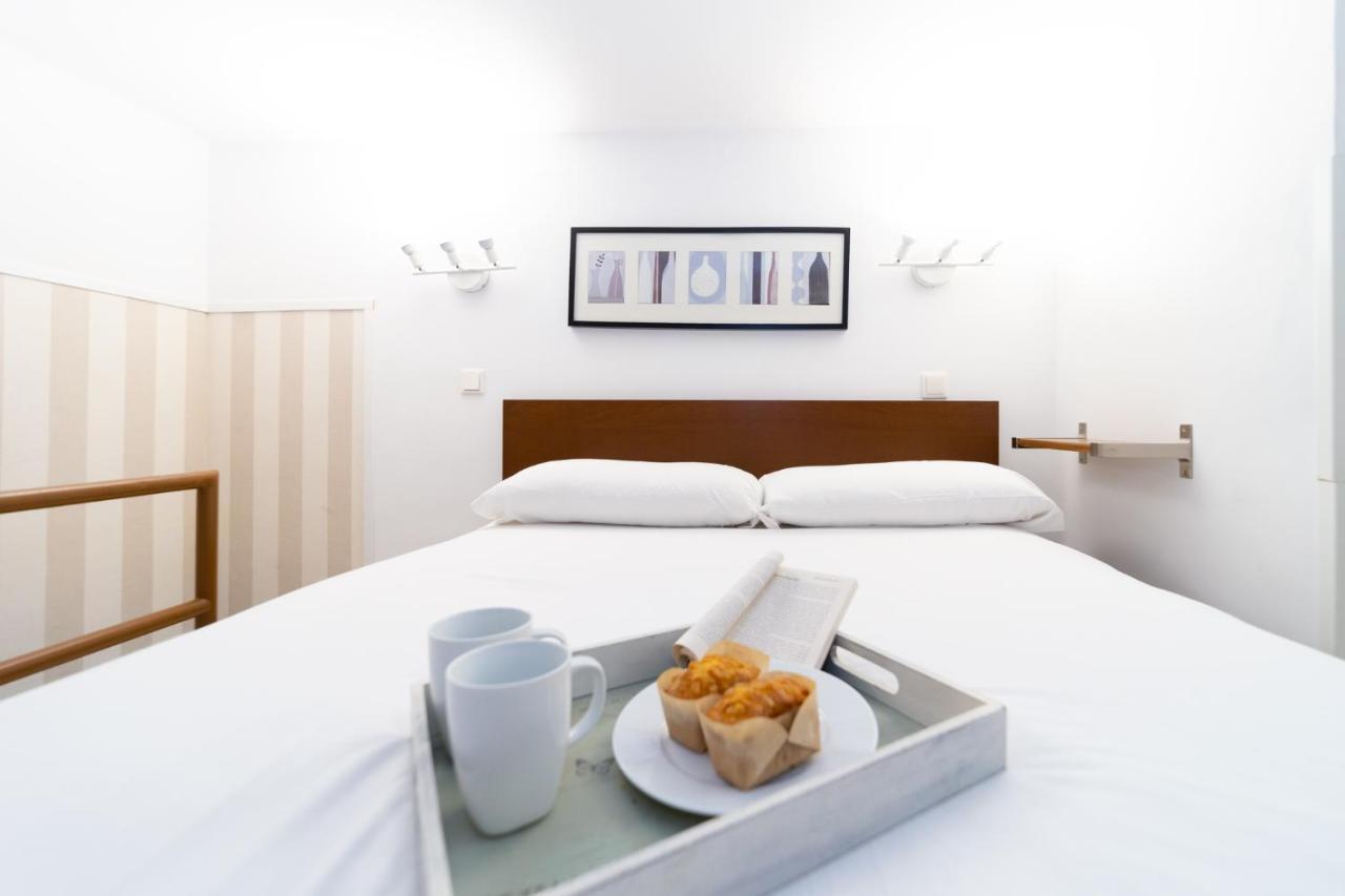 Apartamentos Puerta Del Sol I Мадрид Екстериор снимка