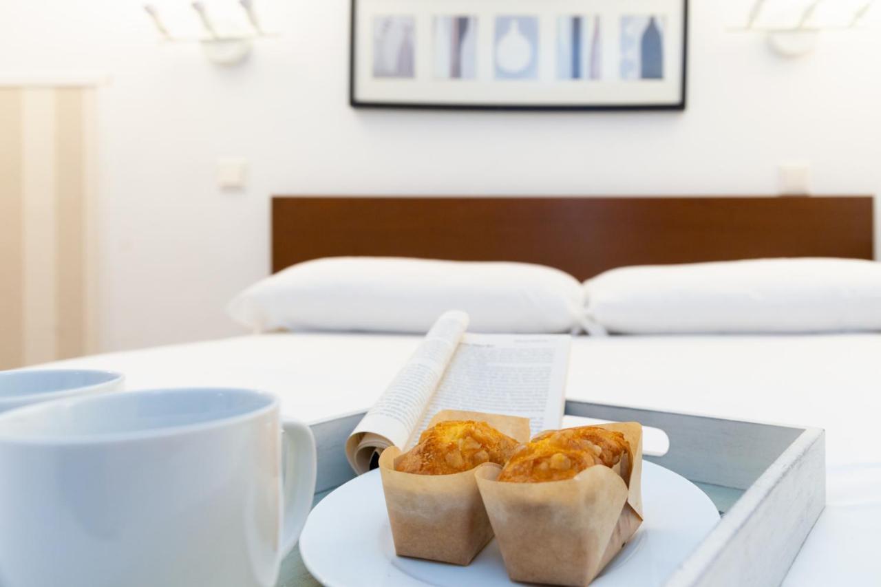 Apartamentos Puerta Del Sol I Мадрид Екстериор снимка